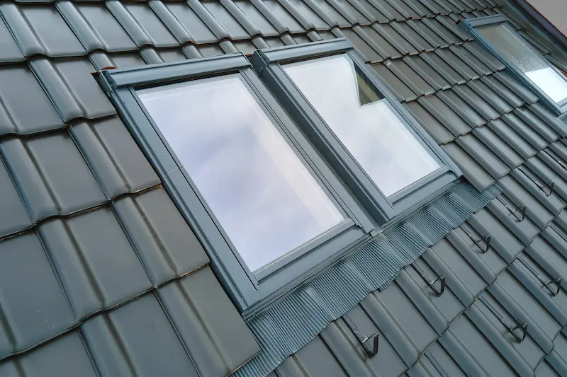 Skylight roof window installation